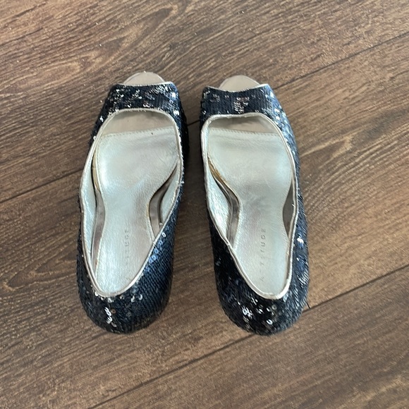 Attitude sequence heels for sale. Shipping price varies. - Picture 4 of 4